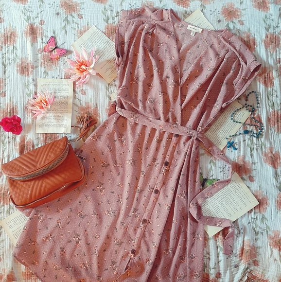 Monteau Dresses & Skirts - Sweet Mauve Floral Dress with Buttons